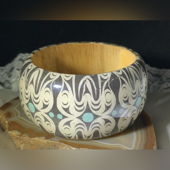 Vintage Jewelry - WIDE VINTAGE BLACK AND BLUE WOOD BANGLE BRACELET